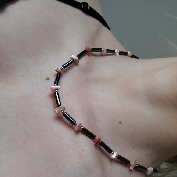 ๐2 for $15๐ Hematite and Rose Quartz Beaded Necklace - Picture 4 of 4